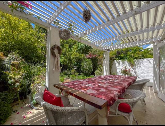 3 BEDROOM PROPERTY TO RENT IN CONSTANTIA